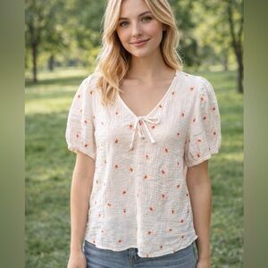 NWT CeCe Flutter Sleeve Tie-Front Top with Orange drinks size small